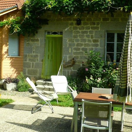 Chez Geppetto Bed & Breakfast Saint-Georges-Nigremont Exterior photo