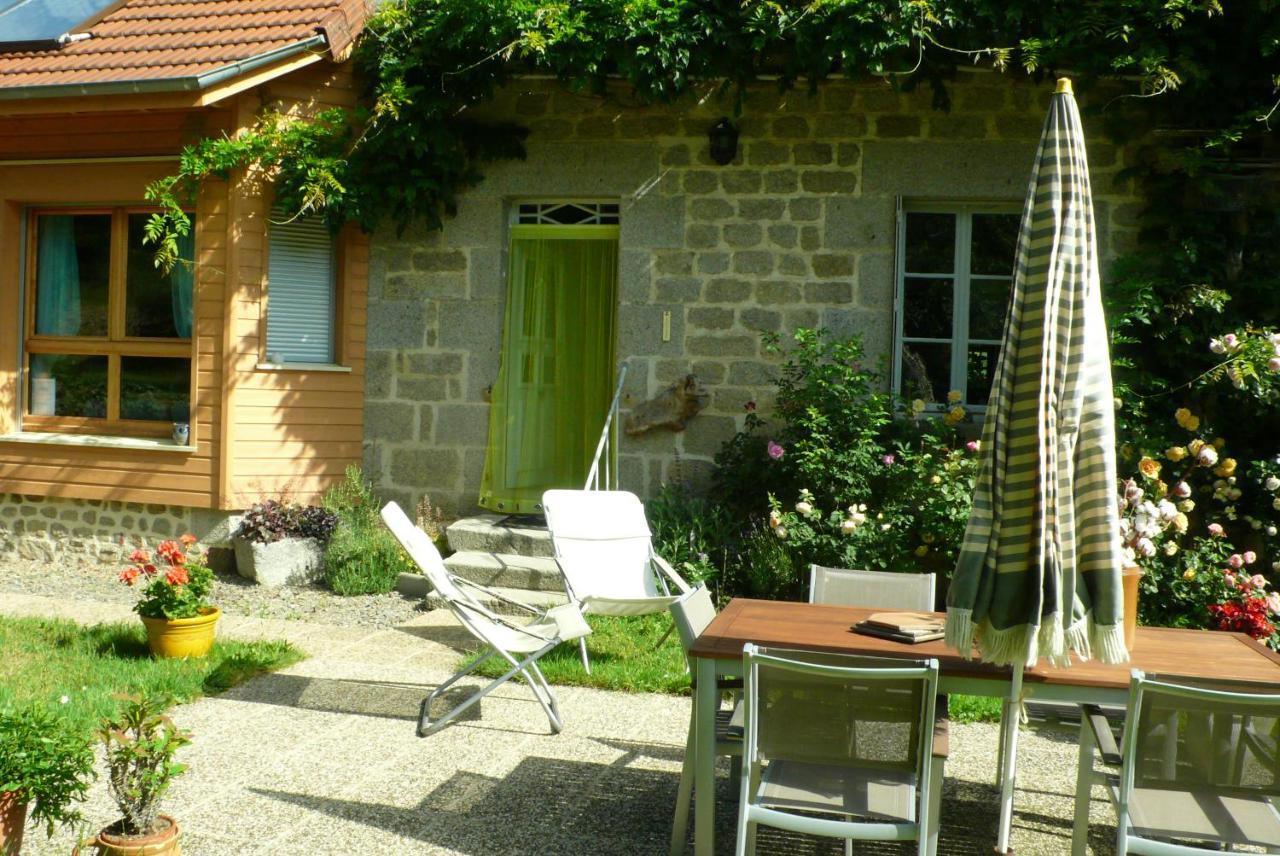 Chez Geppetto Bed & Breakfast Saint-Georges-Nigremont Exterior photo