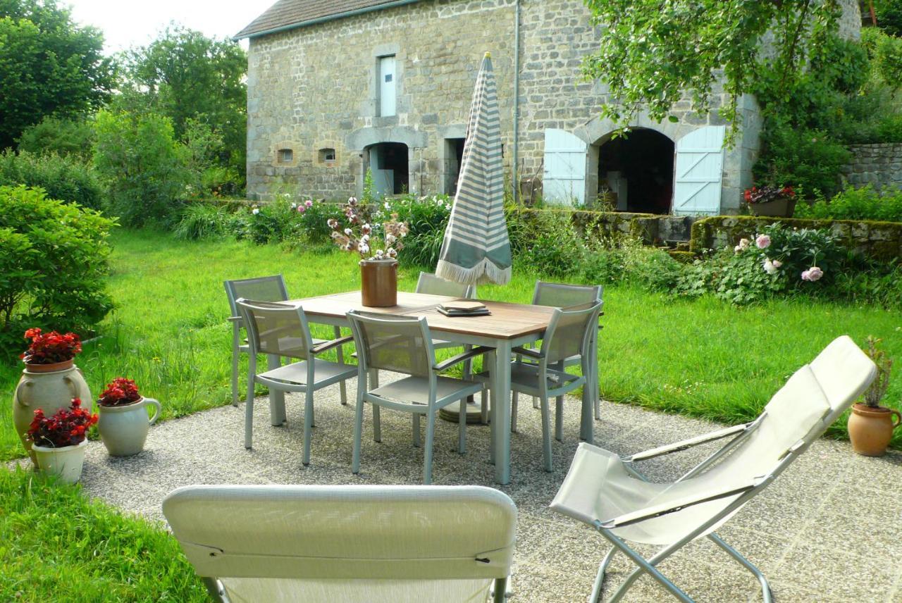 Chez Geppetto Bed & Breakfast Saint-Georges-Nigremont Exterior photo